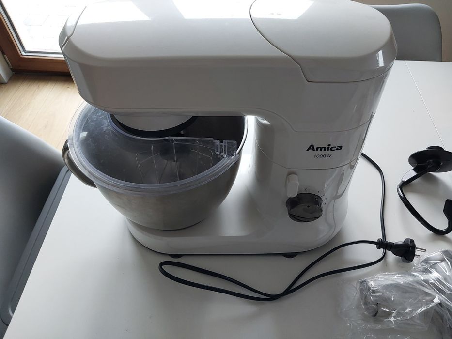 Robot planetarny z maszynką do mięsa AMICA KML4011