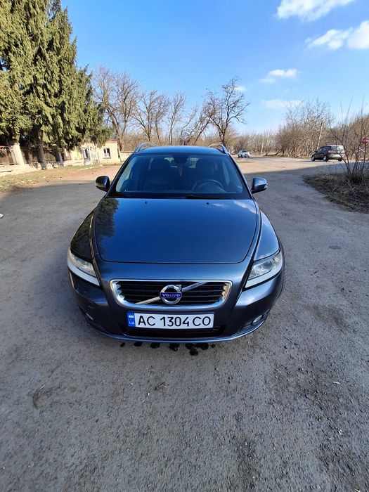 Продам volvo v50 2011року