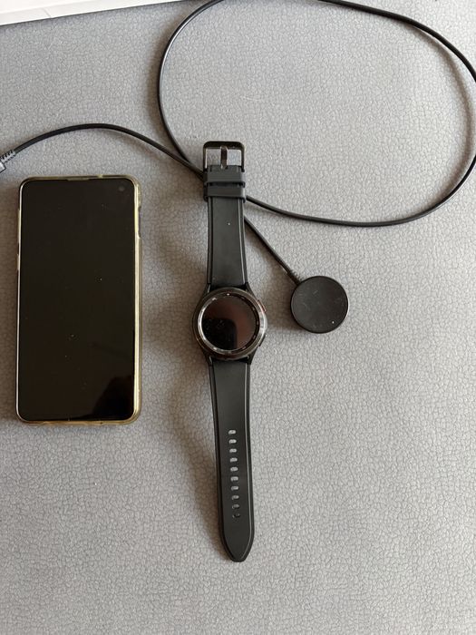 Samsung Galaxy S10e + Galaxy Watch4