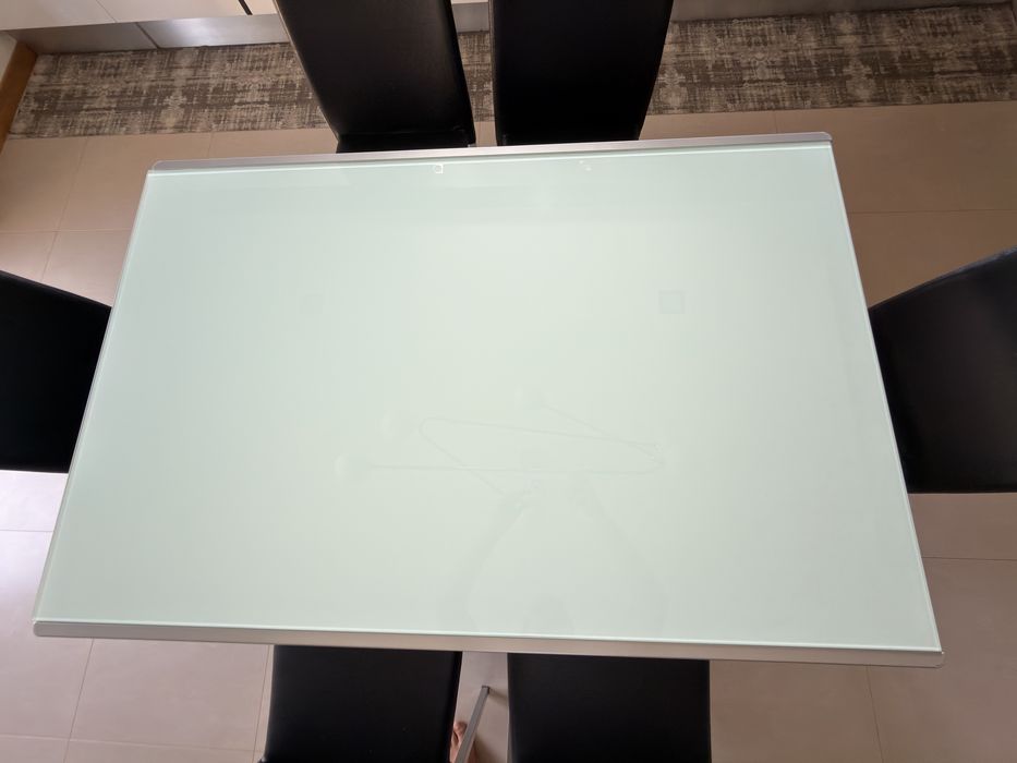 Vendo mesa em vidro trmperado + cadeiras