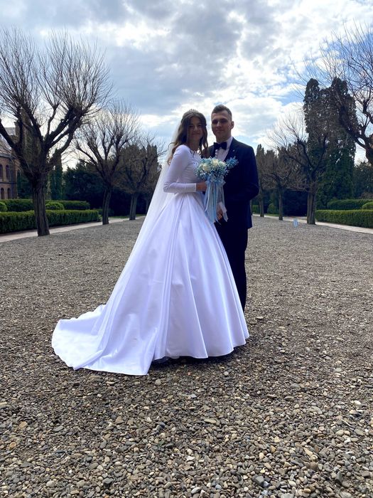 Шикарна весільна сукня