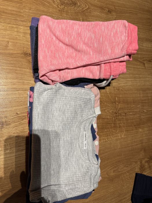 Zestaw ubrań dla dziewczynki 98/104