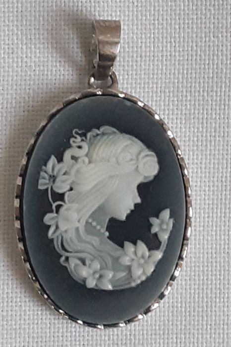 Винтажный серебряный кулон на ониксе Камея