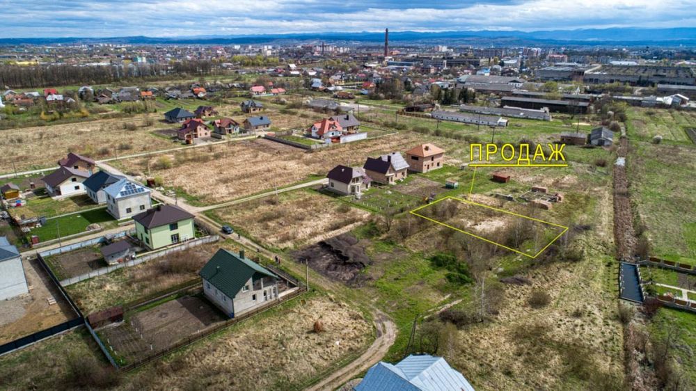 Ділянка під будівництво.