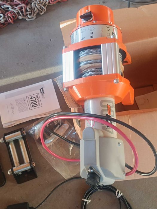 Guincho eléctrico 12 v 3.175 kg para jipe ou camião