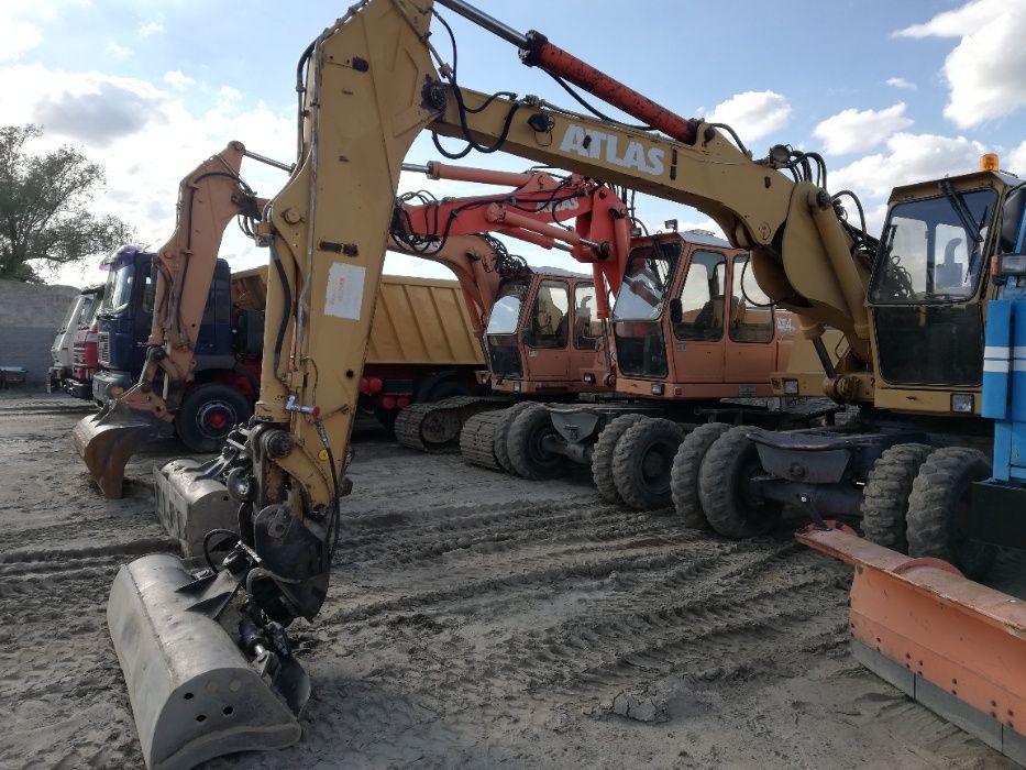 Wykopy, kopanie stawów, stawy, spycharka gąsienicowa, usługi koparką.