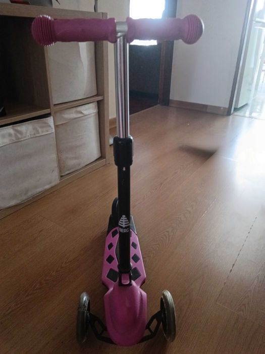 Trotinete menina