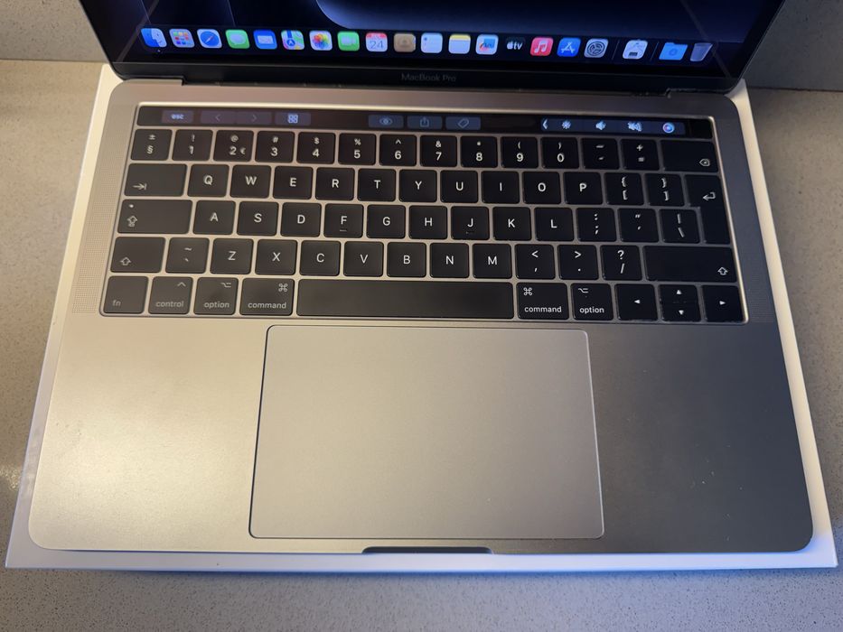 MacBook Pro 13 " Touchbar  - i5 | 8GB RAM 250GB SSD