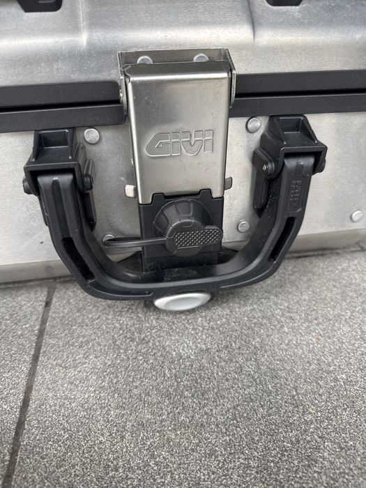 Givi Trekker Mala Transporte Top Case Mota Aluminio c/ Extras Originais Givi (Encosto do Passageiro + Pega) + Suporte Givi Trekker Aluminio