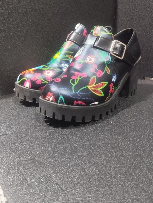 Жіночі туфлі на підборах