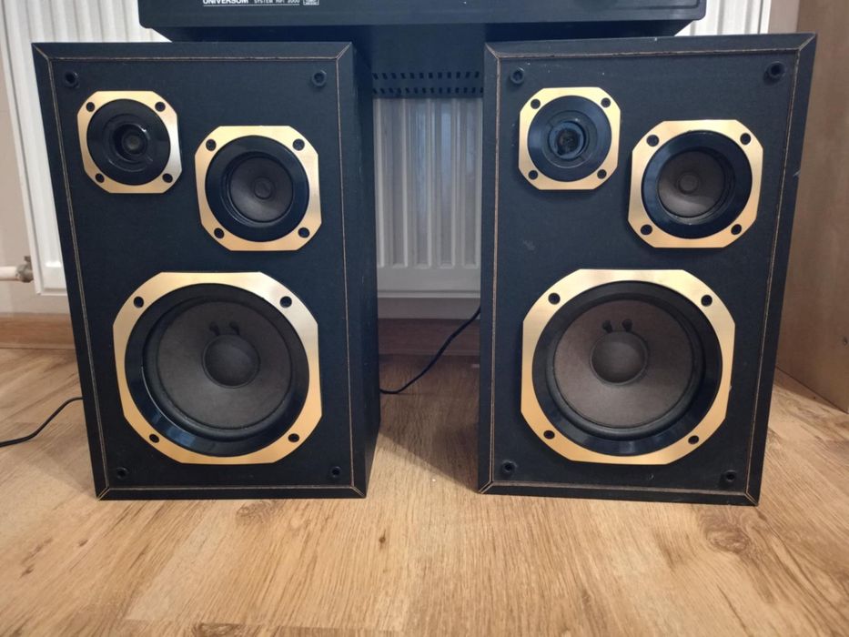 Wzamcniacz wraz z głośnikami