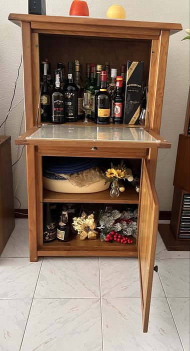 Móveis e mesas sala de estar