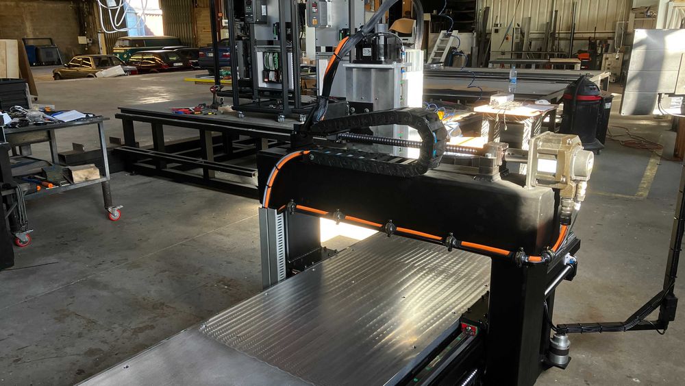 CNC 2000x600mm para Metais  –  troca auto de ferramentas