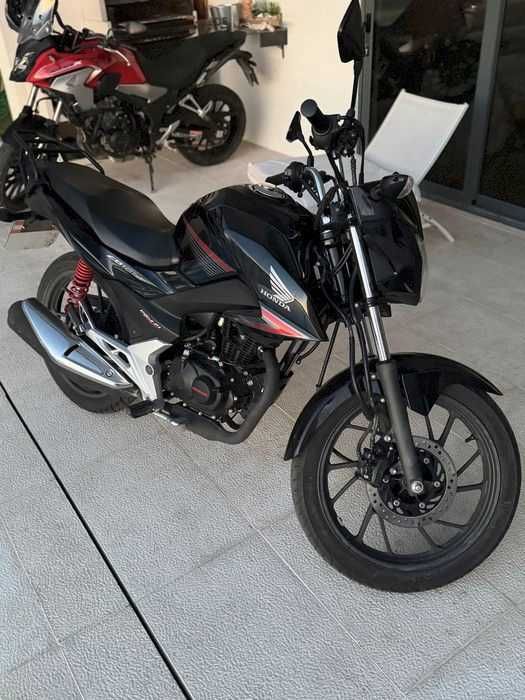 Honda CB125F de 2020 com apenas 2500km