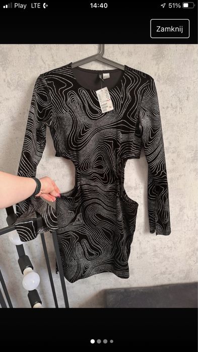 Sukienka z wycięciami, mała czarna,