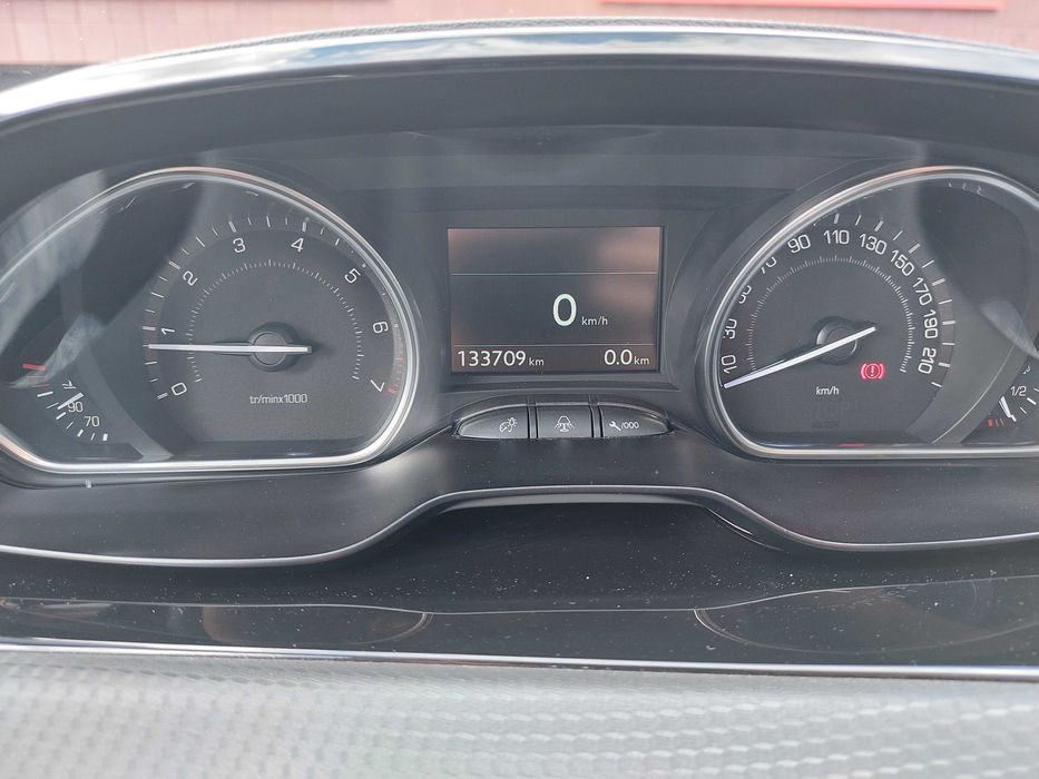 Peugeot 2008 1.2 VTi Allure | Teto Panorâmico | Estimado & Revisão em Dia