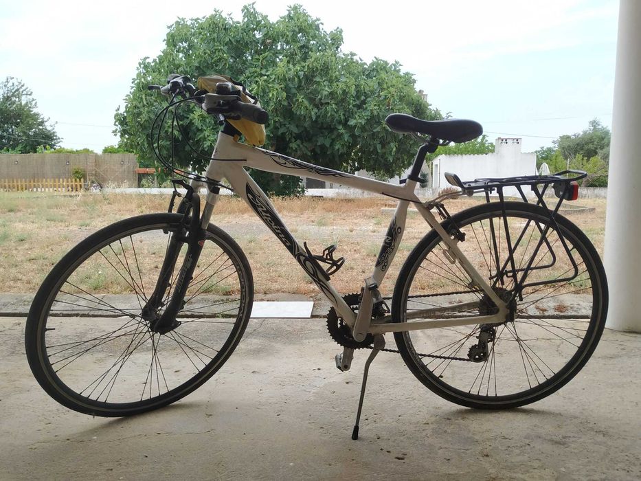 Conjunto de duas bicicletas