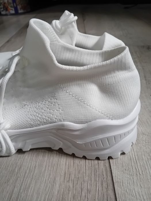 Buty sportowe na platformie 41/27cm.