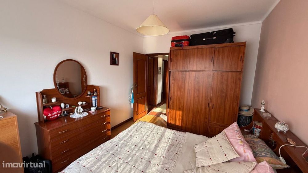 Apartamento T2 com arrumo varanda e vistas de ria. A 2 minutos da p...