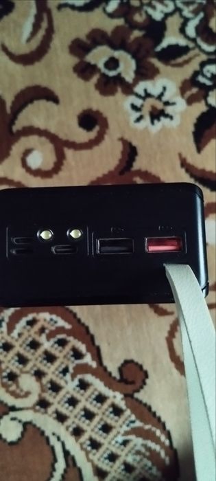 Повер банк на 45000м. присутствует быстрая зарядка,и фонарик
