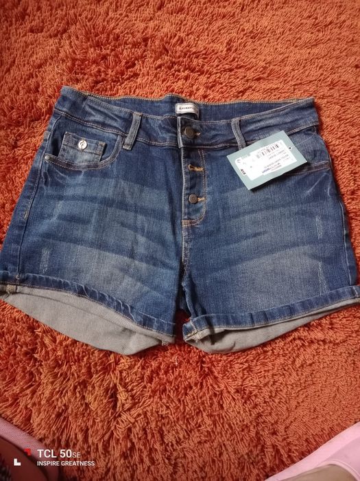 Vendo lotes de roupa semi nova 50 peças 30€