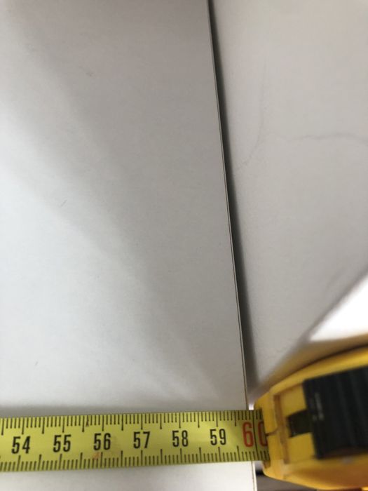 Prateleiras brancas de fixação invisível