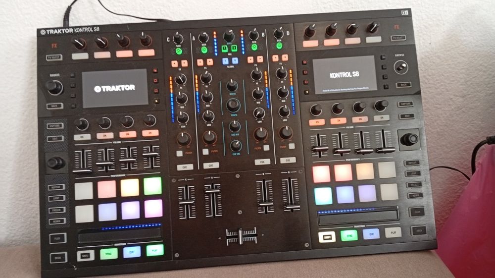 Controlador DJ TRAKTOR KONTROL S8 Native Instruments