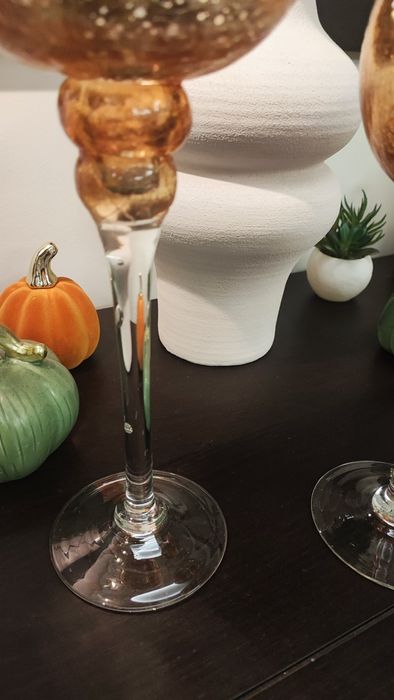 Castiçais lindíssimos em tons dourados