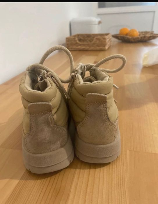 Botas zara menino/resistentes há água