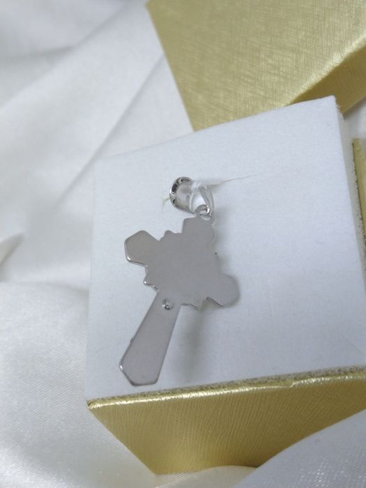 Srebrny wisiorek krzyżyk z Panem Jezusem, srebro 925