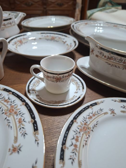 Conjunto de jantar e conjunto de café completo