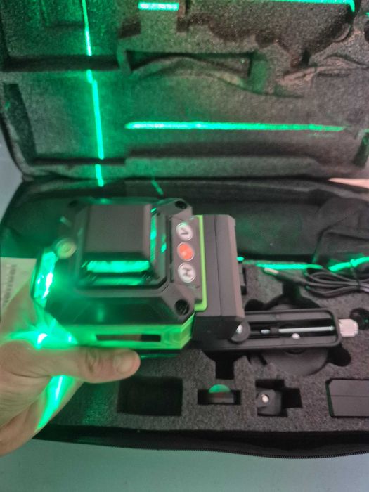 Nivel laser autonivelante 16 linhas verdes com tripe512473501784483841