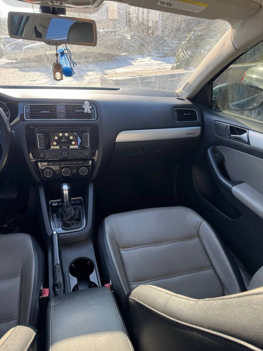 Продаем volkswagen jetta гибрид SEL