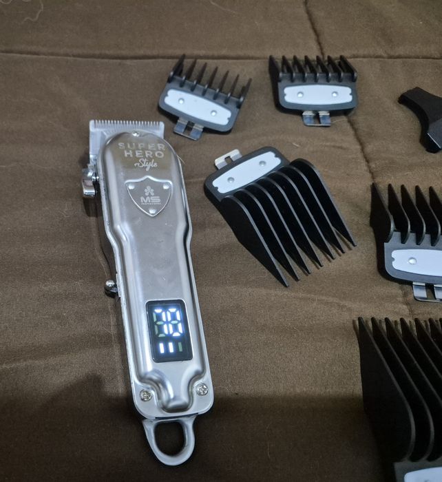 Máquina de Cortar Cabelo Profissional Digital + Kit Completo
