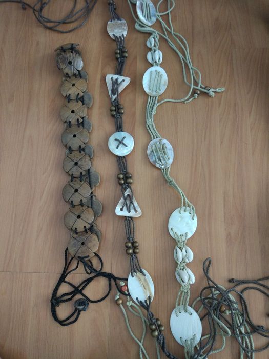 Cinto conchas e casca de côco