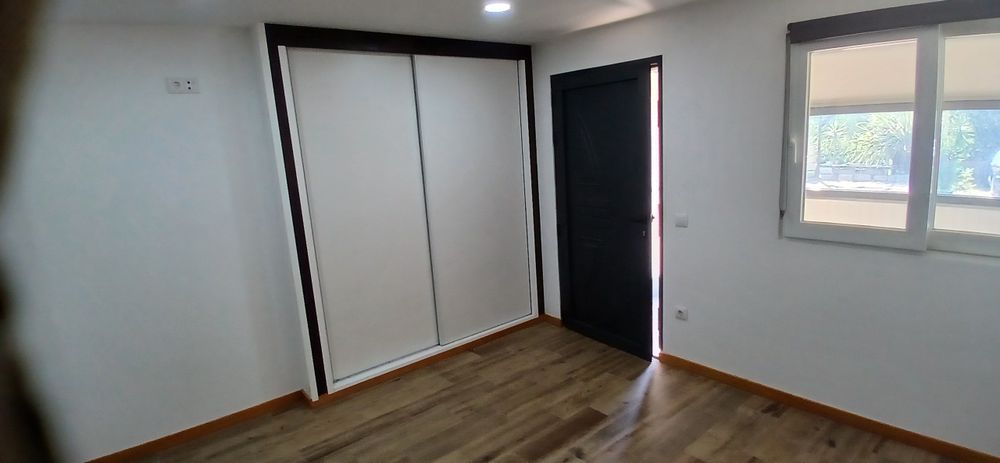 Arrenda-se T0  zona bastante  calma   com utilidades incluídas.