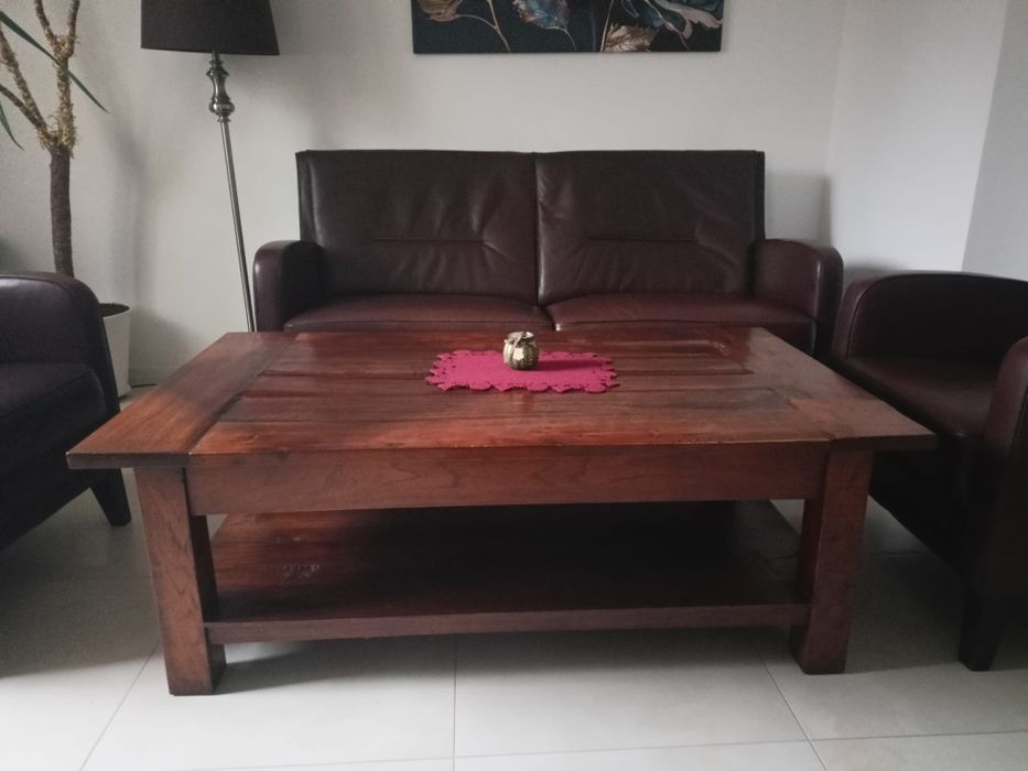 Piękna kolonialna ława