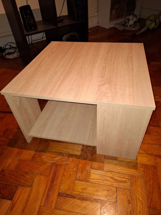 Mesa de sala de madeira