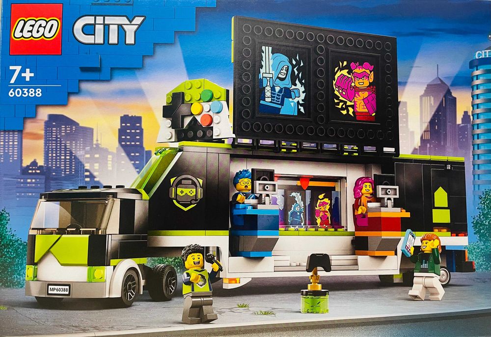 Конструктор LEGO City Вантажівка для ігрового турне