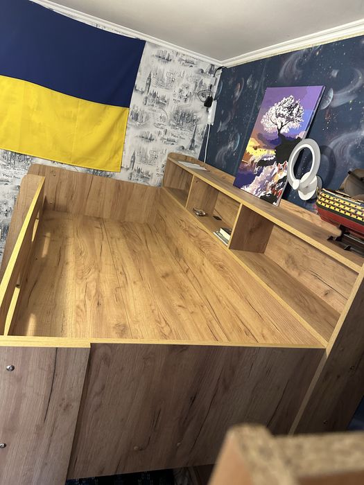 Двоярусне дитяче ліжко