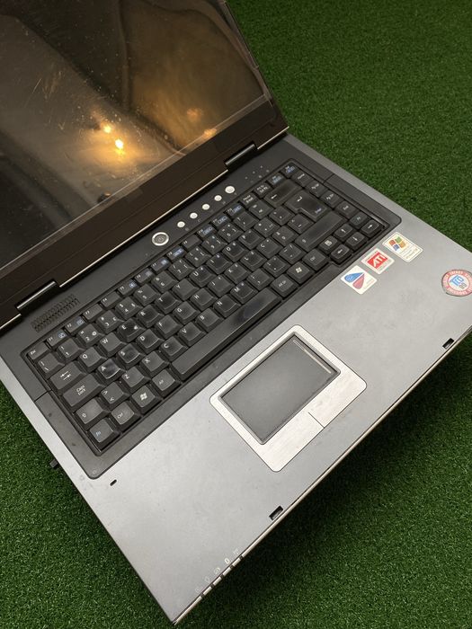 Portátil Asus M6000