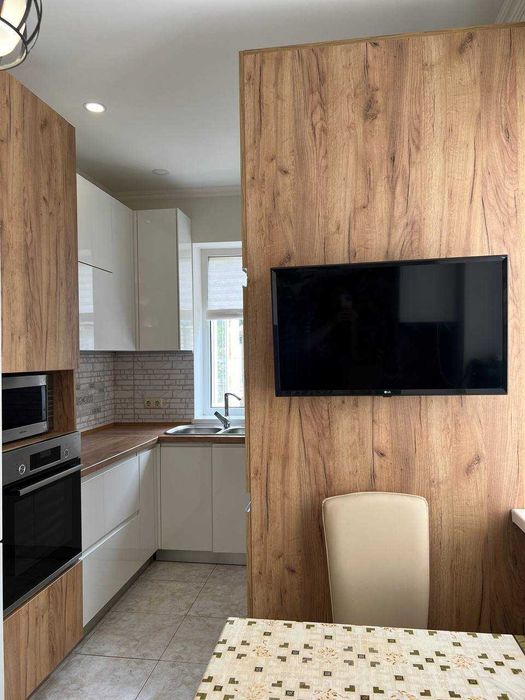 Продається домоволодіння з 2-ма будинками