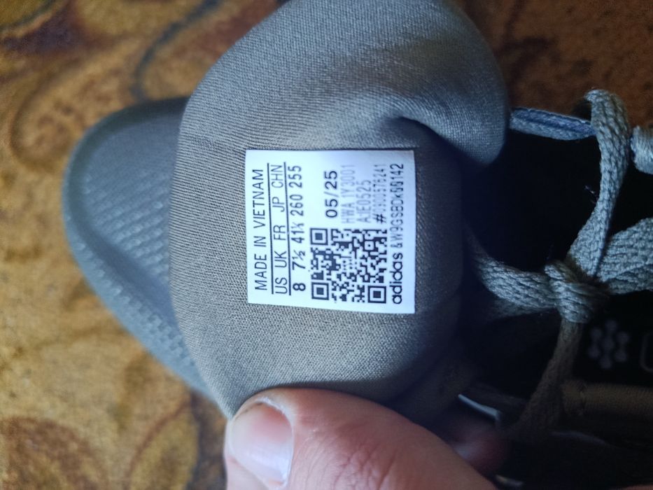 Оригинальні кросівки adidas. Нові!