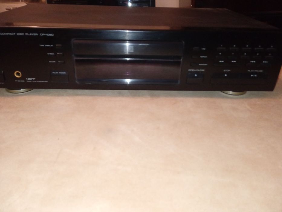 продаю CD проигрыватель Kenwood