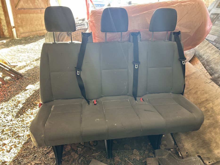 потрійне пасажирське сидіння з тумбою VW Crafter / Mercedes Sprinter