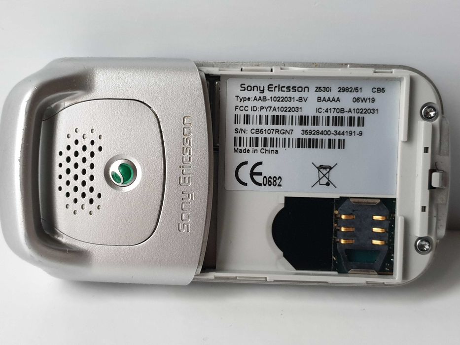 телефон Sony Ericsson Z530i  зарядне