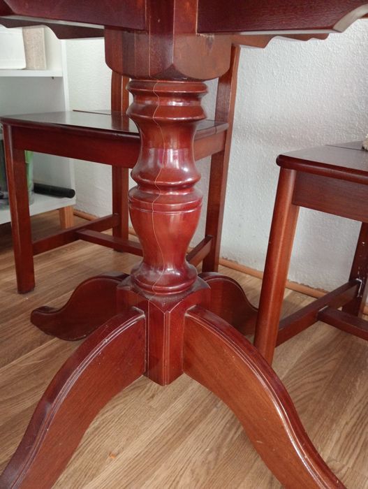 Conjunto de mesa e 4cadeiras