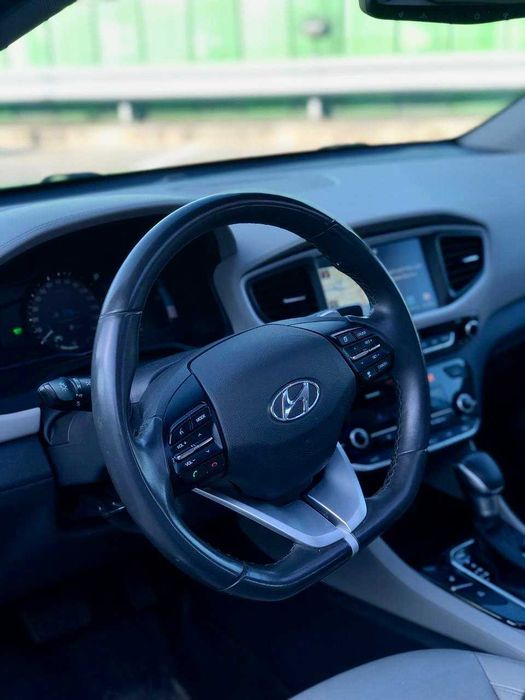 Аренда авто. Бизнес класс. 2017-2020р. Hybrid Оренда.