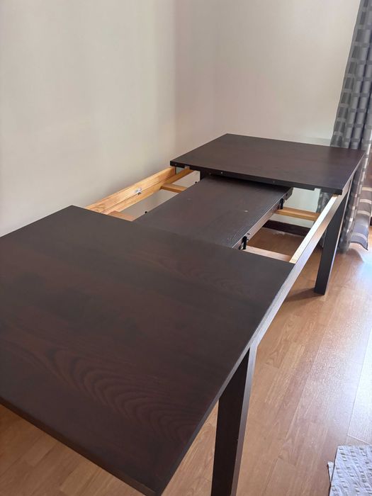 Conjunto de mesa e cadeiras