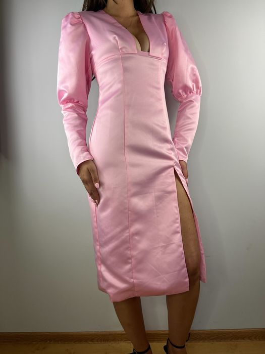 Różowa cukierkowa midi sukienka Collective The Label rozmiar S